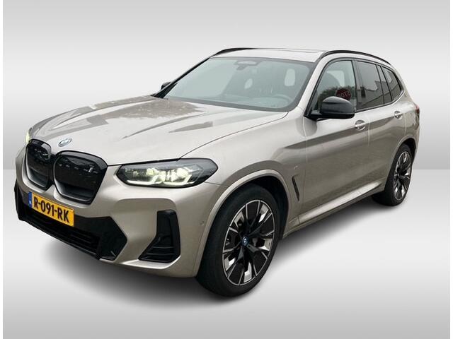 BMW X3 iX3 Executive 80 kWh / Panoramadak / Camera / Leder / 20'' / DAB / Sfeerverlichting / Stoelverwarming / Cruise Control