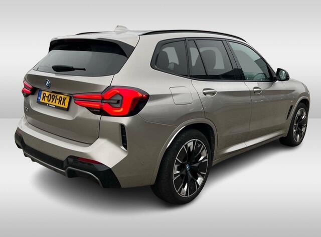 BMW X3 iX3 Executive 80 kWh / Panoramadak / Camera / Leder / 20'' / DAB / Sfeerverlichting / Stoelverwarming / Cruise Control