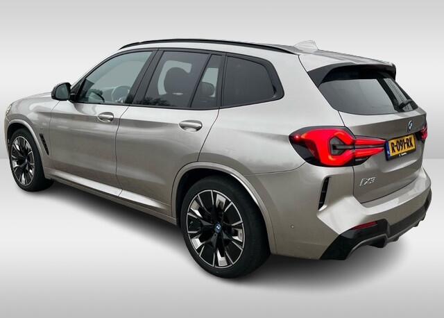 BMW X3 iX3 Executive 80 kWh / Panoramadak / Camera / Leder / 20'' / DAB / Sfeerverlichting / Stoelverwarming / Cruise Control