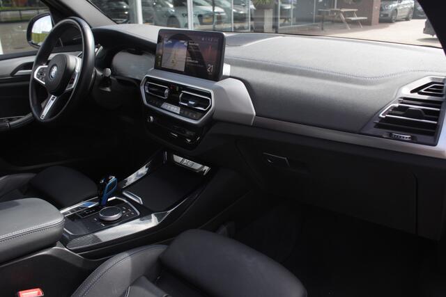 BMW X3 iX3 Executive 80 kWh / Panoramadak / Camera / Leder / 20'' / DAB / Sfeerverlichting / Stoelverwarming / Cruise Control