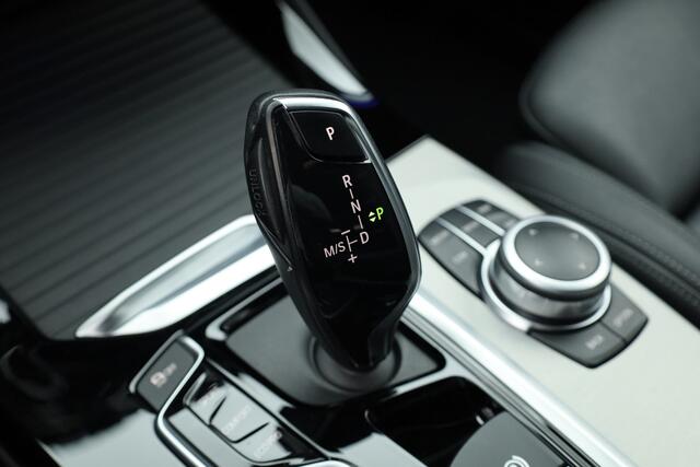 BMW X3 xDrive20i M Sport | HUD | Navi | Camera | Keyless | 19'' | Stoelverw. | Apple CarPlay