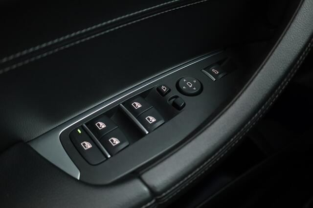 BMW X3 xDrive20i M Sport | HUD | Navi | Camera | Keyless | 19'' | Stoelverw. | Apple CarPlay