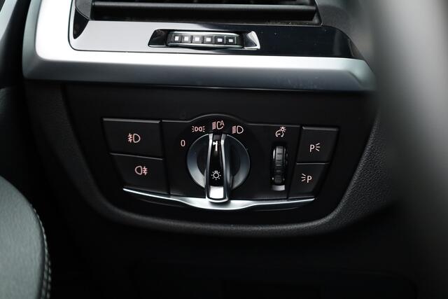BMW X3 xDrive20i M Sport | HUD | Navi | Camera | Keyless | 19'' | Stoelverw. | Apple CarPlay