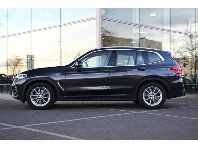 BMW X3 xDrive20i High Executive Automaat / Panoramadak / Sportstoelen / Adaptieve LED / Navigatie Professional / PDC voor + achter / Leder