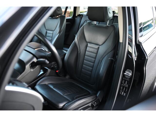 BMW X3 xDrive20i High Executive Automaat / Panoramadak / Sportstoelen / Adaptieve LED / Navigatie Professional / PDC voor + achter / Leder