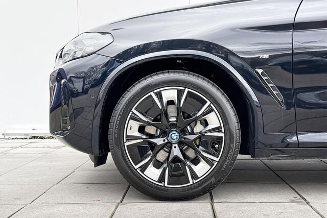 BMW X3 iX3 High Executive M-Sport Comfort Acces / Geluids isolerende Ramen / Getinte Ramen / Shadow Line Koplampen / Binnen & Buitenspiegel Automatisch Dimmend / Parking Plus / Head Up Display / Harman Kardon