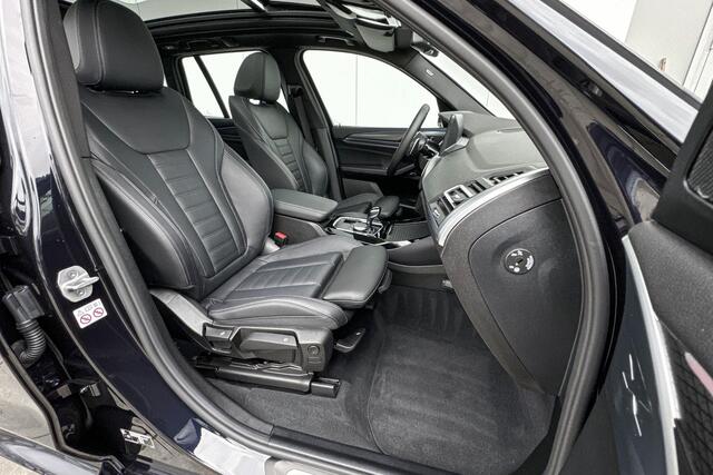 BMW X3 xDrive30e High Executive M-Sport Comfort Acces / Glazen Schuifdak / Dimmende Binnen & Buitenspiegel / Led Koplampen / Hifi / Active Protection / Stoelverwarming / Galvanische Bedienings Elementen