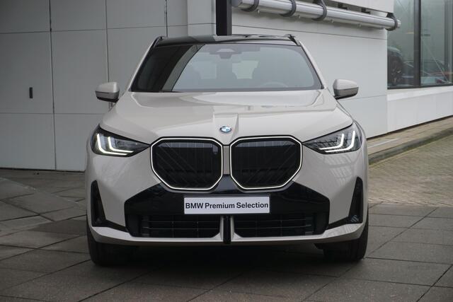 BMW X3 30e xDrive M Sportpakket Pro | Professional Pack | Comfort Pack | Premium Pack | Glazen panoramadak | Driving Assistant Plus