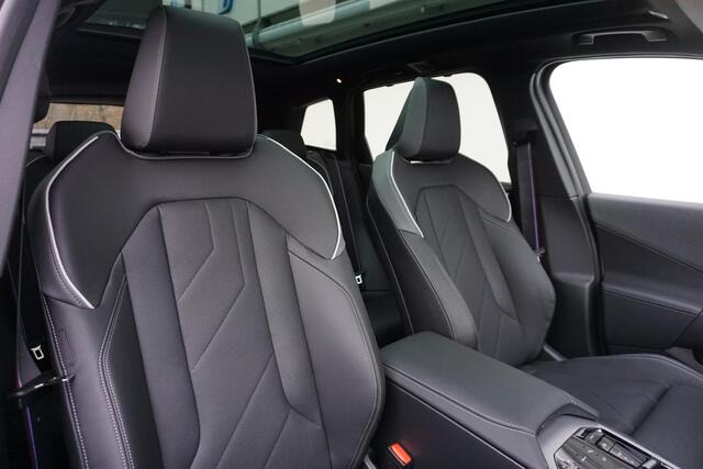 BMW X3 30e xDrive M Sportpakket Pro | Professional Pack | Comfort Pack | Premium Pack | Glazen panoramadak | Driving Assistant Plus