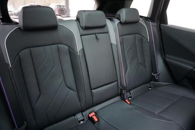 BMW X3 30e xDrive M Sportpakket Pro | Professional Pack | Comfort Pack | Premium Pack | Glazen panoramadak | Driving Assistant Plus