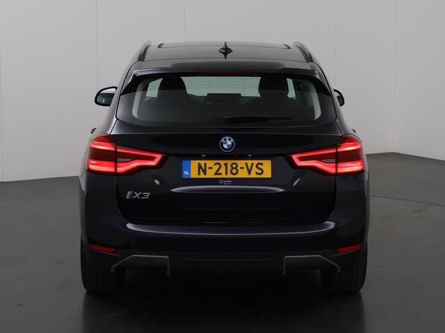 BMW X3 iX3 Executive 80 kWh | Elektrisch verstelbare stoelen + geheugen | Digitaal Dashboard | Camera | Apple CarPlay | Navigatie | Stoelverwarming | Standkachel | Panoramadak | Adaptieve Cruise Control | Trekhaak |
