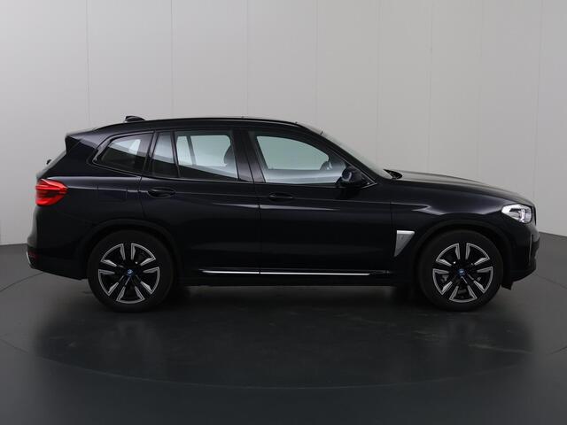 BMW X3 iX3 Executive 80 kWh | Elektrisch verstelbare stoelen + geheugen | Digitaal Dashboard | Camera | Apple CarPlay | Navigatie | Stoelverwarming | Standkachel | Panoramadak | Adaptieve Cruise Control | Trekhaak |