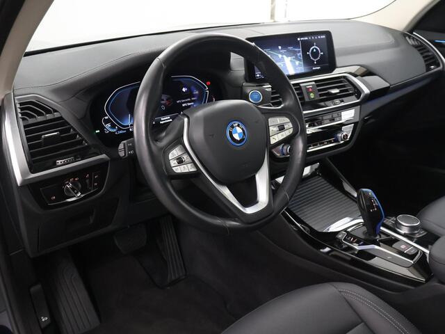 BMW X3 iX3 Executive 80 kWh | Elektrisch verstelbare stoelen + geheugen | Digitaal Dashboard | Camera | Apple CarPlay | Navigatie | Stoelverwarming | Standkachel | Panoramadak | Adaptieve Cruise Control | Trekhaak |