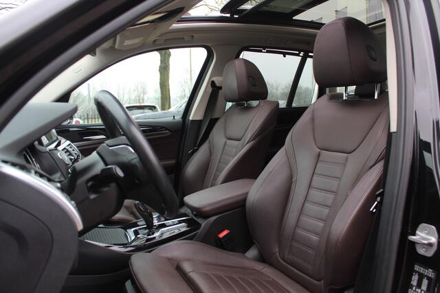 BMW X3 xDrive20d High Exe. / Panoramadak / Camera / Leder / Head-up / 19'' / Navigatie / Stoelverwarming / Cruise Control
