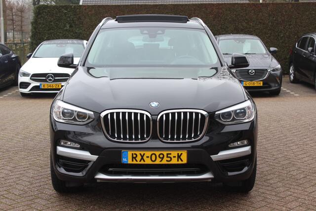 BMW X3 xDrive20d High Exe. / Panoramadak / Camera / Leder / Head-up / 19'' / Navigatie / Stoelverwarming / Cruise Control