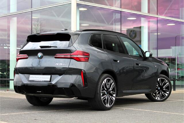 BMW X3 xDrive30e High Executive M Sport Automaat / Panoramadak / Trekhaak / Sportstoelen / Stoelventilatie / Parking Assistant Professional / Adaptieve LED / Comfort Access