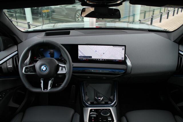 BMW X3 xDrive30e High Executive M Sport Automaat / Panoramadak / Trekhaak / Sportstoelen / Stoelventilatie / Parking Assistant Professional / Adaptieve LED / Comfort Access