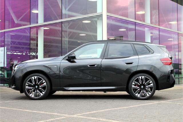 BMW X3 xDrive30e High Executive M Sport Automaat / Panoramadak / Trekhaak / Sportstoelen / Stoelventilatie / Parking Assistant Professional / Adaptieve LED / Comfort Access