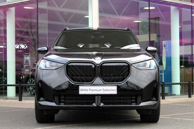 BMW X3 xDrive30e High Executive M Sport Automaat / Panoramadak / Trekhaak / Sportstoelen / Stoelventilatie / Parking Assistant Professional / Adaptieve LED / Comfort Access