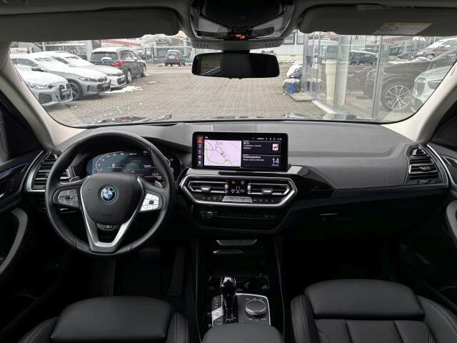 BMW X3 xDrive30e ** LASER, LEDER, TREKH, ADAPT. CRUISE, HuD, STANDK, DUBBEL GLAS ** ¤ 25.700,= onder NP - 1e EIG ** ** INFORMEER OOK NAAR ONZE AANTREKKELIJKE FINANCIAL-LEASE TARIEVEN **