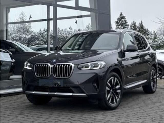 BMW X3 xDrive30e ** LASER, LEDER, TREKH, ADAPT. CRUISE, HuD, STANDK, DUBBEL GLAS ** ¤ 25.700,= onder NP - 1e EIG ** ** INFORMEER OOK NAAR ONZE AANTREKKELIJKE FINANCIAL-LEASE TARIEVEN **