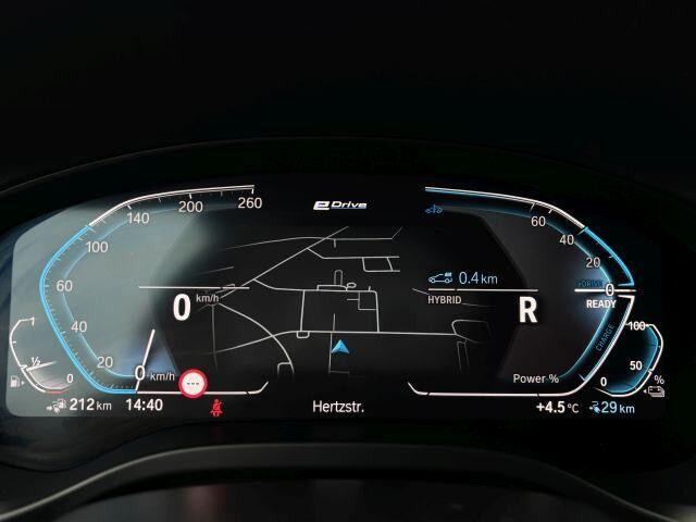BMW X3 xDrive30e ** LASER, LEDER, TREKH, ADAPT. CRUISE, HuD, STANDK, DUBBEL GLAS ** ¤ 25.700,= onder NP - 1e EIG ** ** INFORMEER OOK NAAR ONZE AANTREKKELIJKE FINANCIAL-LEASE TARIEVEN **