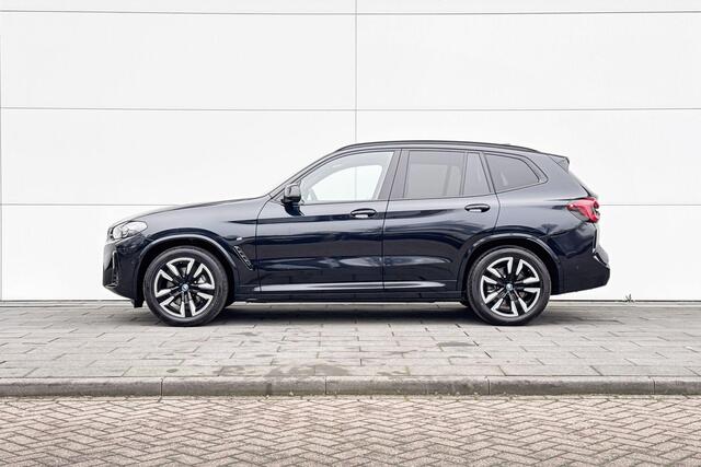 BMW X3 iX3 Executive | Stoelverwarming | Glazen Panoramadak | Achteruitrijcamera |