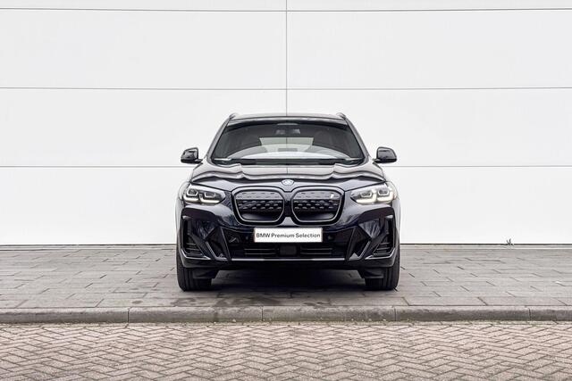 BMW X3 iX3 Executive | Stoelverwarming | Glazen Panoramadak | Achteruitrijcamera |