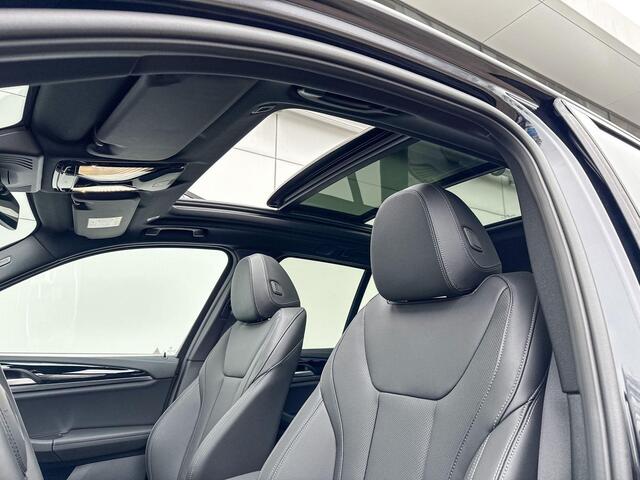 BMW X3 iX3 Executive | Stoelverwarming | Glazen Panoramadak | Achteruitrijcamera |