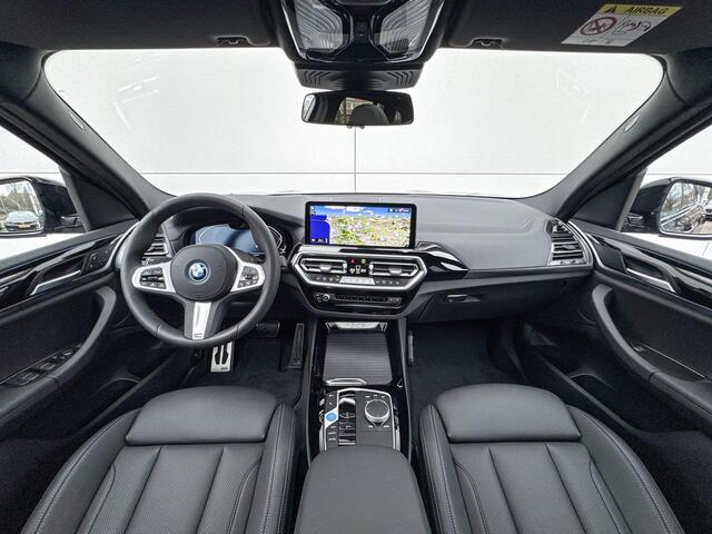 BMW X3 iX3 Executive | Stoelverwarming | Glazen Panoramadak | Achteruitrijcamera |