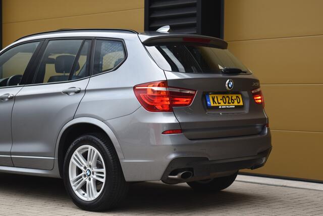 BMW X3 sDrive20i Centennial High Executive * M-Pakket * Camera * Head-up * Panoramadak *