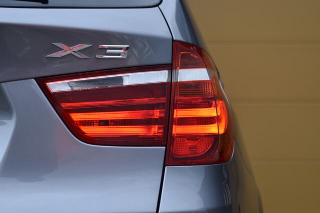 BMW X3 sDrive20i Centennial High Executive * M-Pakket * Camera * Head-up * Panoramadak *
