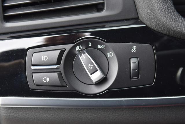 BMW X3 sDrive20i Centennial High Executive * M-Pakket * Camera * Head-up * Panoramadak *
