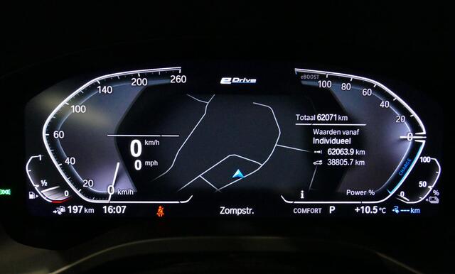 BMW X3 xDrive30e M Sport / Panoramadak / Elektr. verstelbare voorstoelen (links met memory) / Harman Kardon Sound / Achteruitrijcamera / 20'' LMV / Keyless / Stoelverwarming / Apple Carplay - Andriod Auto / Ambienteverlichting / Koplamp BMW Individual Shadow-Lin