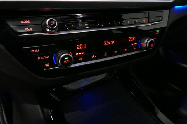 BMW X3 xDrive30e M Sport / Panoramadak / Elektr. verstelbare voorstoelen (links met memory) / Harman Kardon Sound / Achteruitrijcamera / 20'' LMV / Keyless / Stoelverwarming / Apple Carplay - Andriod Auto / Ambienteverlichting / Koplamp BMW Individual Shadow-Lin