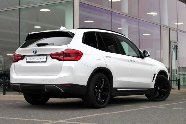 BMW X3 iX3 High Executive / Trekhaak / Sportstoelen / Adaptieve LED / Parking Assistant Plus / Gesture Control / Head-Up