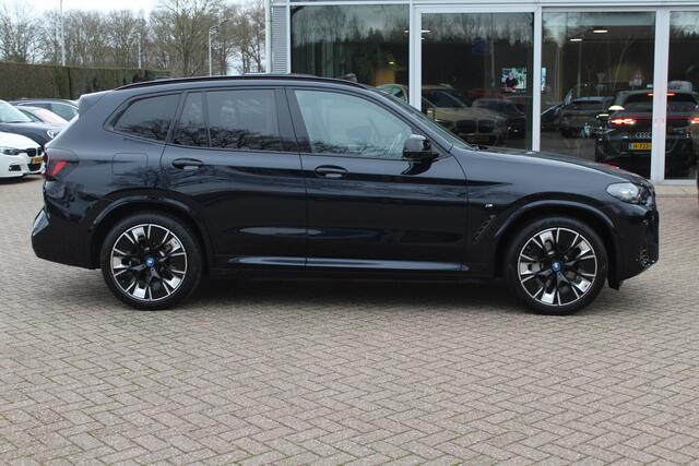 BMW X3 iX3 High Executive 80 kWh / Trekhaak / Panoramadak / 360Camera / Head-up / 20'' / Leder / Harman Kardon / Sfeerverlichting / Dodehoek / DAB / Stoelverwarming / ACC