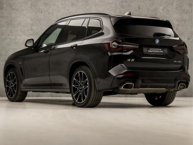 BMW X3 xDrive30e High Executive 293Pk Automaat (PANORAMADAK, M PAKKET, APPLE CARPLAY, GROOT NAVI, CAMERA, LEDEREN SPORTSTOELEN, GETINT GLAS, SFEERVERLICHTING, DAB+, NIEUWSTAAT)