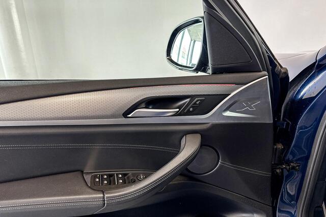 BMW X3 xDrive20i High Executive | M Sport | Glazen Panoramadak | Stoelverwarming | Achteruitrijcamera |