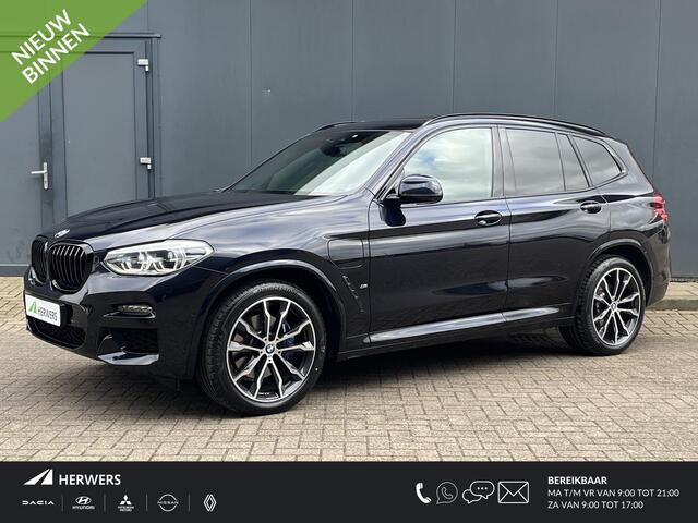 BMW X3 xDrive30e Automaat / Panorama schuifdak / Apple Carplay Android / Stoelverwarming voor / Camera 360° / Dakbekleding Antraciet / Head Up Display / Adaptief cruise control / Ski-luik / Parkeer-assistent