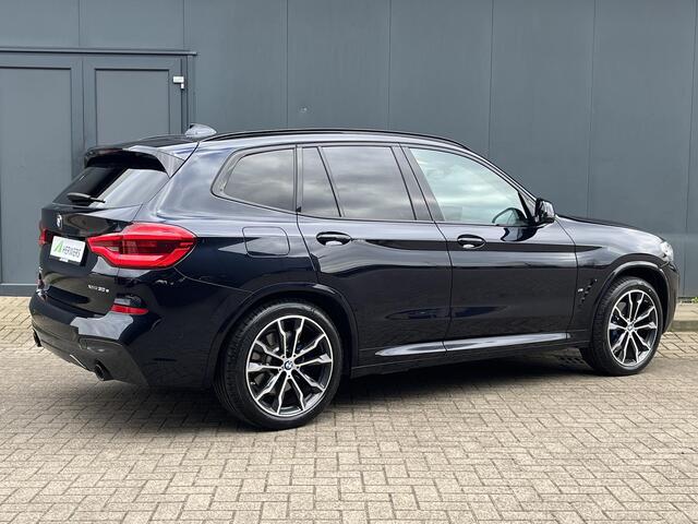 BMW X3 xDrive30e Automaat / Panorama schuifdak / Apple Carplay Android / Stoelverwarming voor / Camera 360° / Dakbekleding Antraciet / Head Up Display / Adaptief cruise control / Ski-luik / Parkeer-assistent