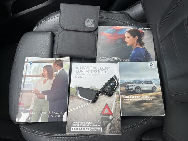 BMW X3 xDrive30e Automaat / Panorama schuifdak / Apple Carplay Android / Stoelverwarming voor / Camera 360° / Dakbekleding Antraciet / Head Up Display / Adaptief cruise control / Ski-luik / Parkeer-assistent