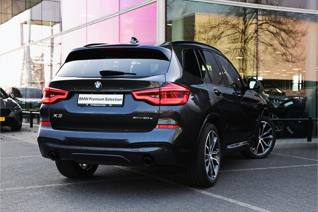 BMW X3 xDrive30e High Executive M Sport Automaat / Panoramadak / Sportstoelen / Adaptieve LED / Parking Assistant Plus / Head-Up / Stoelverwarming / Comfort Access