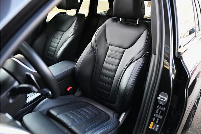BMW X3 xDrive30e High Executive M Sport Automaat / Panoramadak / Sportstoelen / Adaptieve LED / Parking Assistant Plus / Head-Up / Stoelverwarming / Comfort Access