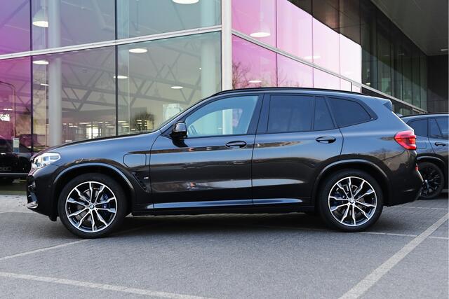 BMW X3 xDrive30e High Executive M Sport Automaat / Panoramadak / Sportstoelen / Adaptieve LED / Parking Assistant Plus / Head-Up / Stoelverwarming / Comfort Access
