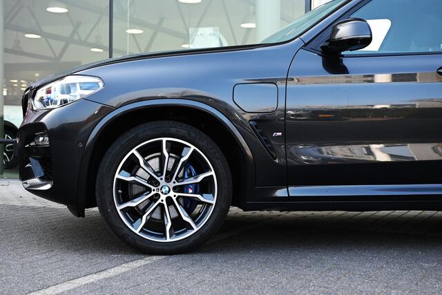 BMW X3 xDrive30e High Executive M Sport Automaat / Panoramadak / Sportstoelen / Adaptieve LED / Parking Assistant Plus / Head-Up / Stoelverwarming / Comfort Access