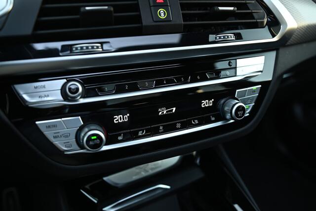 BMW X3 xDrive30e High Executive M Sport Automaat / Panoramadak / Sportstoelen / Adaptieve LED / Parking Assistant Plus / Head-Up / Stoelverwarming / Comfort Access