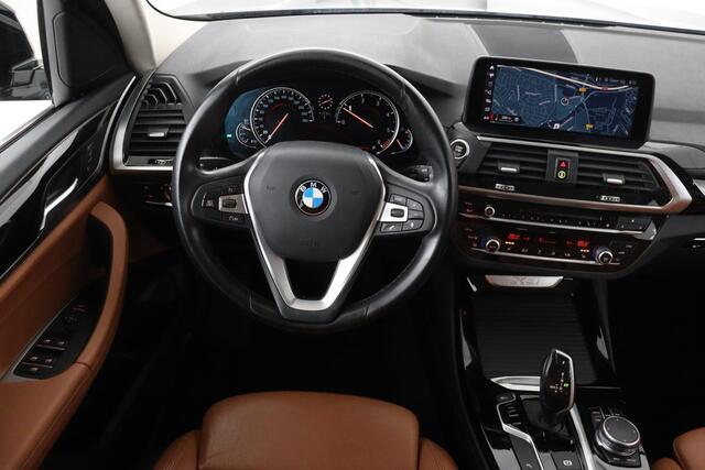 BMW X3 sDrive18d High Executive | Panoramadak | Leder | Stoelverwarming | Full LED | Sportstoelen | Carplay | Navigatie | Camera | Park Assist