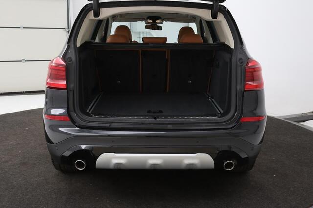 BMW X3 sDrive18d High Executive | Panoramadak | Leder | Stoelverwarming | Full LED | Sportstoelen | Carplay | Navigatie | Camera | Park Assist