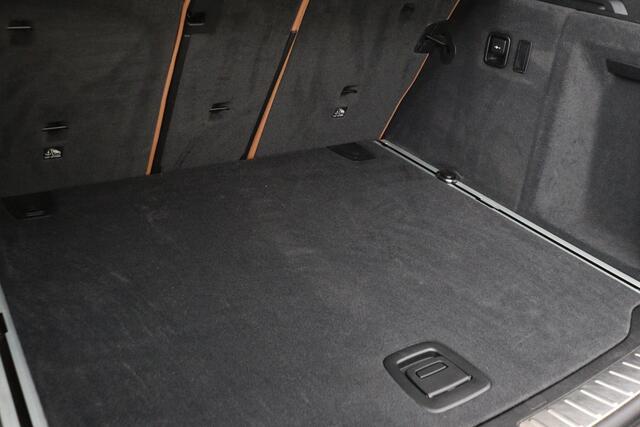 BMW X3 sDrive18d High Executive | Panoramadak | Leder | Stoelverwarming | Full LED | Sportstoelen | Carplay | Navigatie | Camera | Park Assist